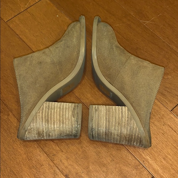 Call it Spring heels - Picture 4 of 7